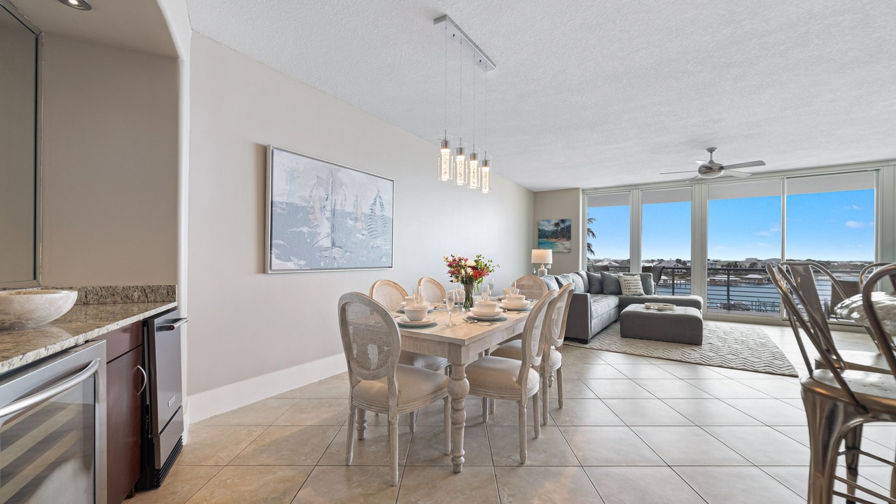 Photo of Livingroom in Orange Beach East