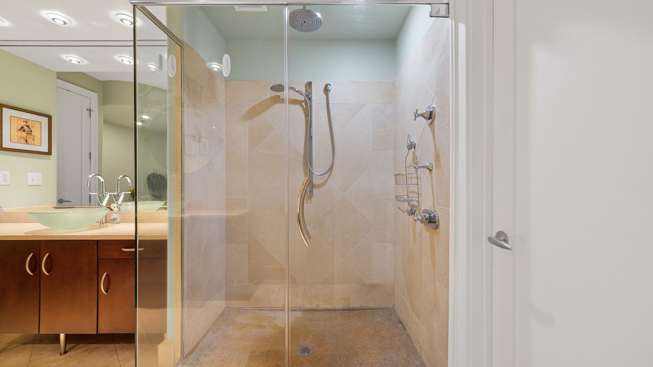 Photo of Bathroom in Orange Beach East