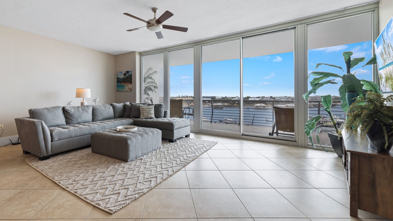 Photo of Livingroom in Orange Beach East