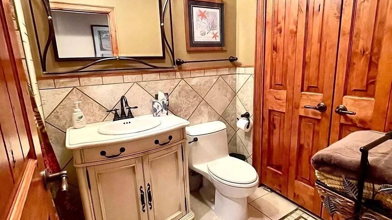 Photo of Bathroom in Centre