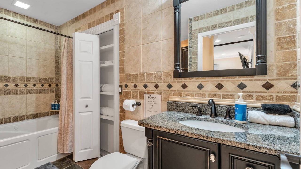 Photo of Bathroom in Lake Hamilton