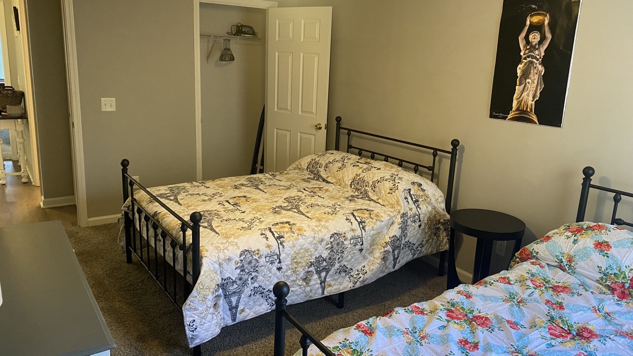 Photo of Bedroom in Enterprise
