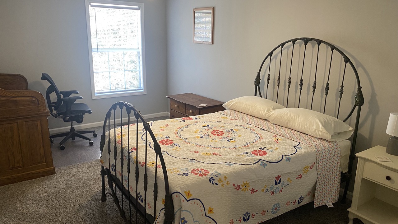 Photo of Bedroom in Enterprise