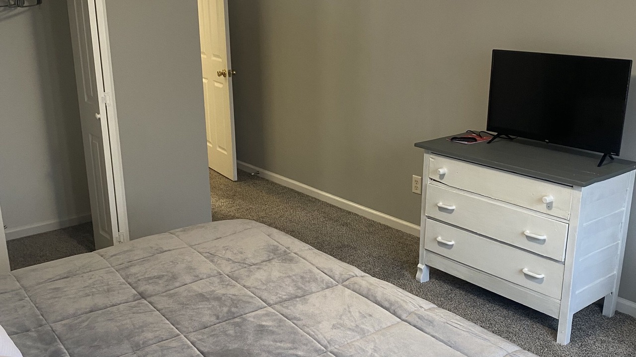 Photo of Bedroom in Enterprise