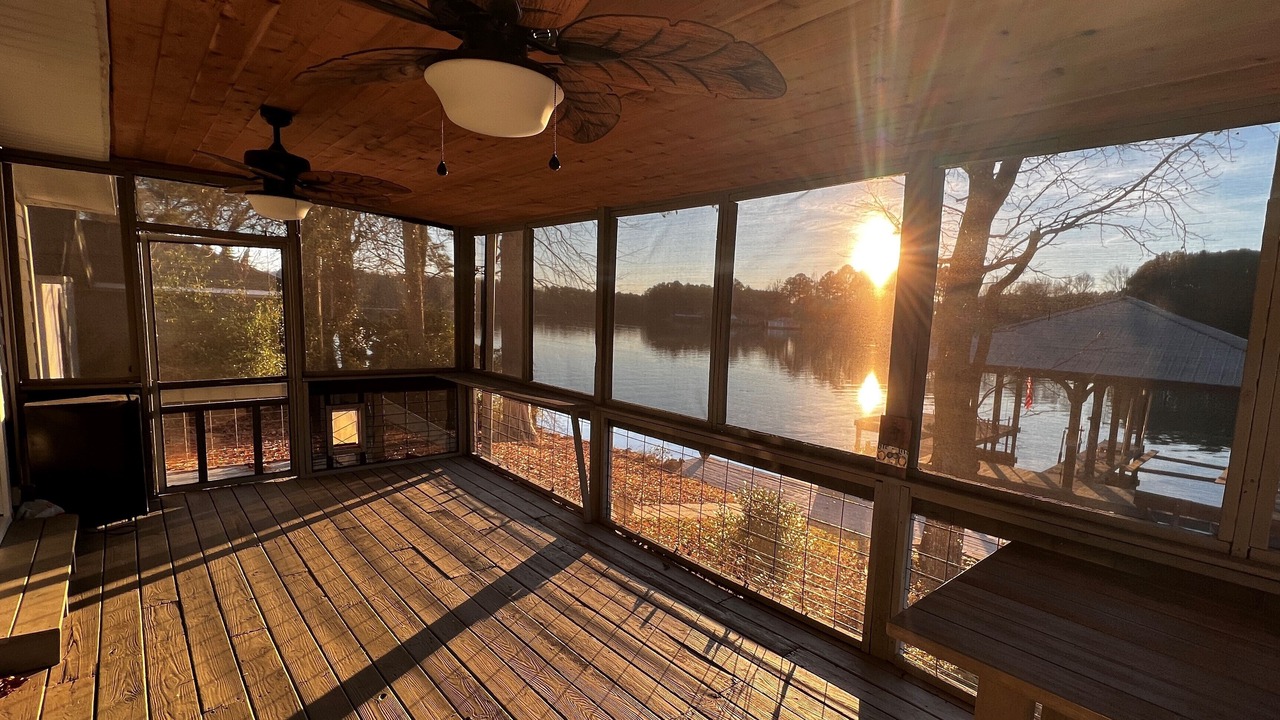 Photo of Patio Balcony in Rainbow City