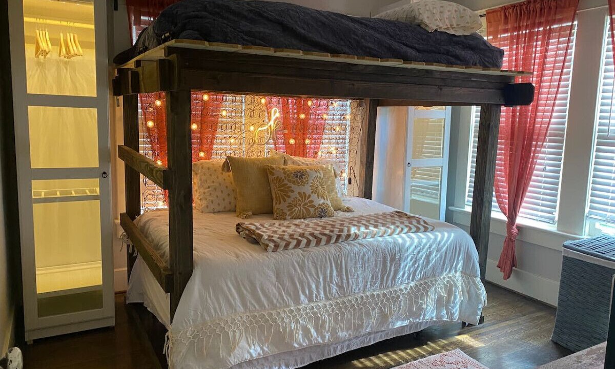 Photo of Bedroom in Crestline Heights
