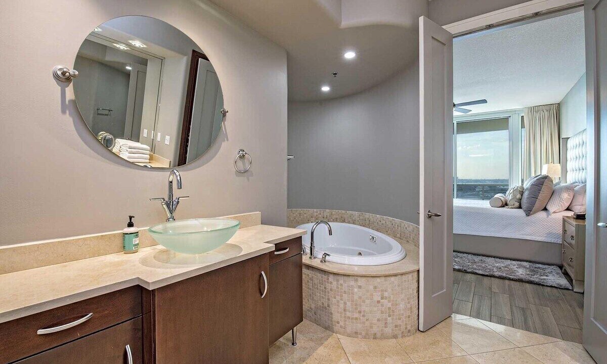 Photo of Bathroom in Orange Beach East