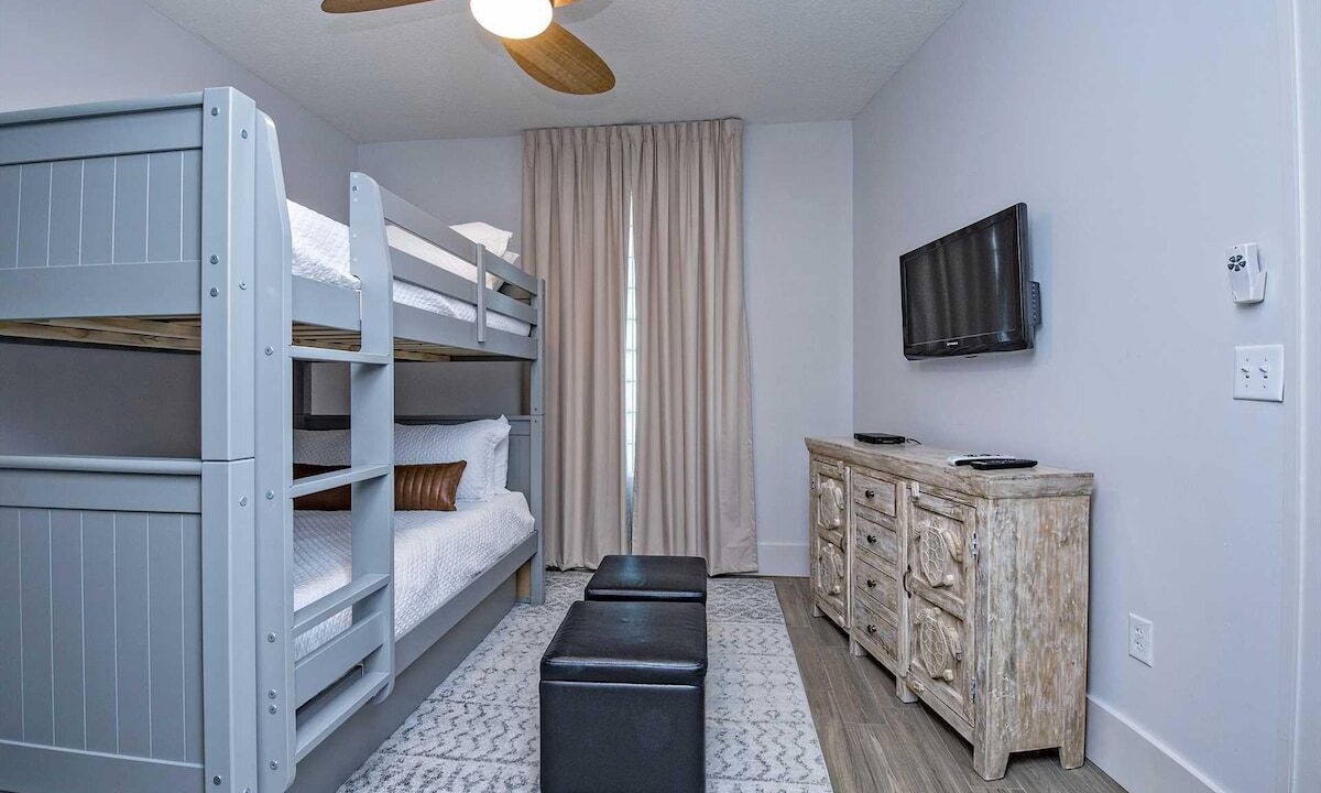 Photo of Bedroom in Orange Beach East