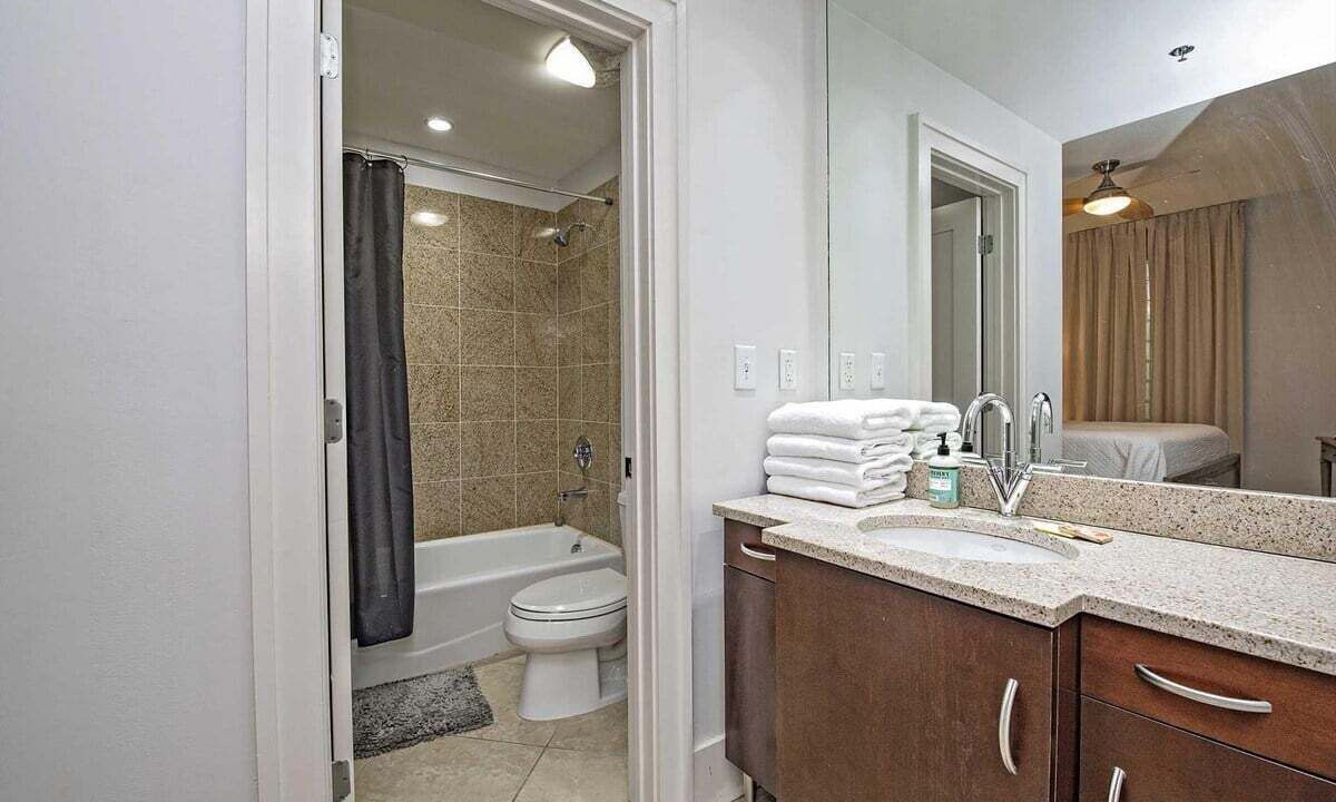 Photo of Bathroom in Orange Beach East