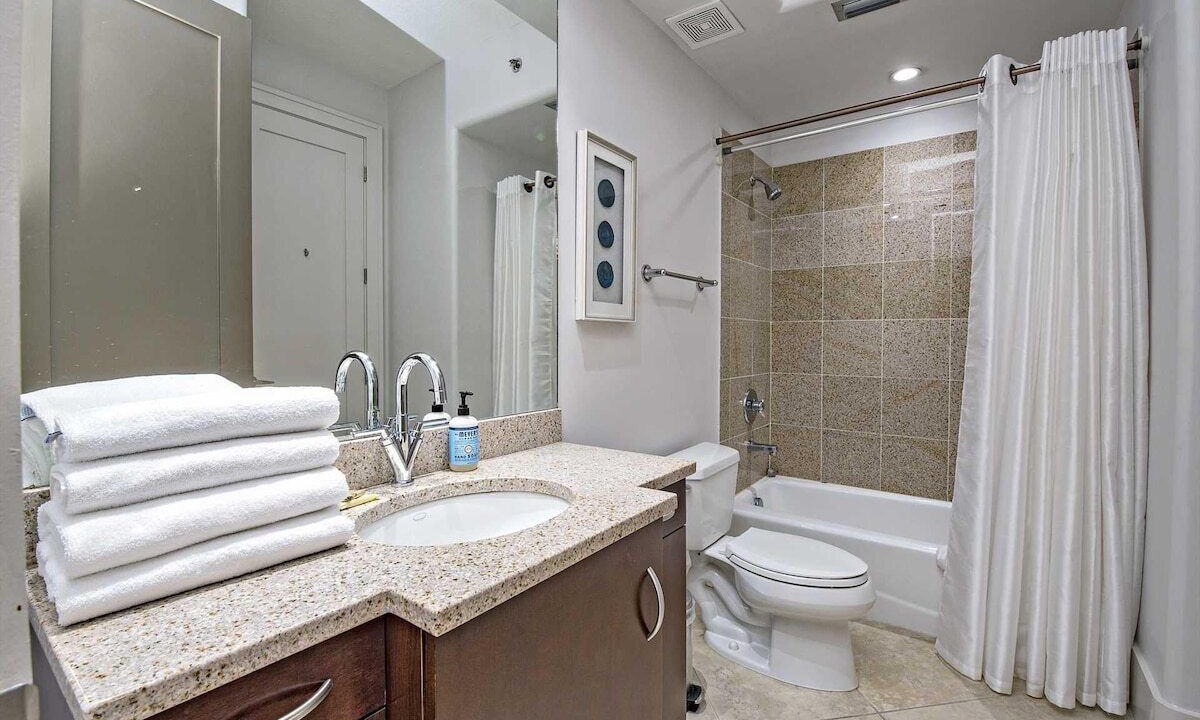 Photo of Bathroom in Orange Beach East