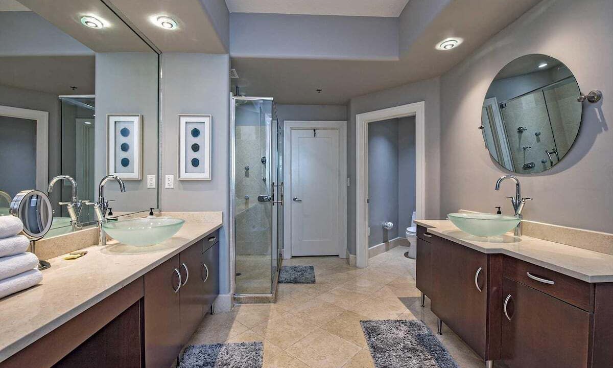 Photo of Bathroom in Orange Beach East