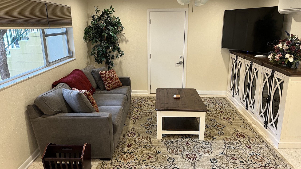 Photo of Livingroom in Historic Hyde Park North