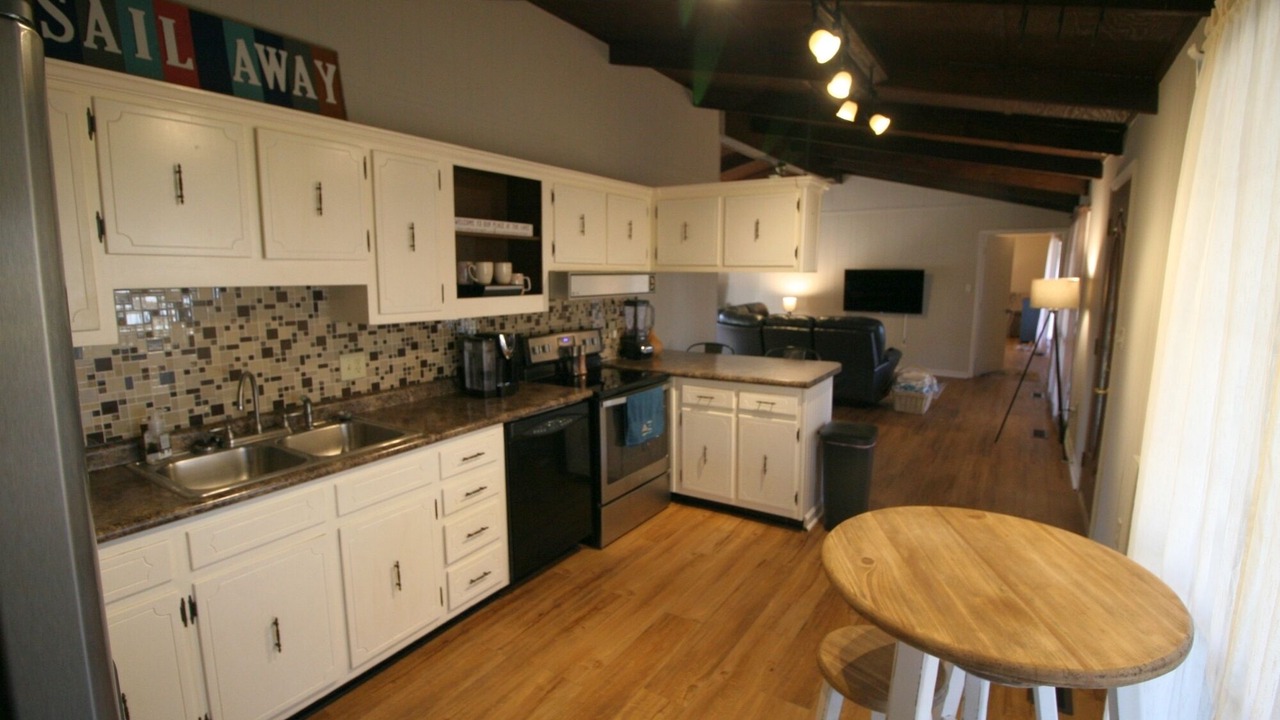 Photo of Kitchen in Centre