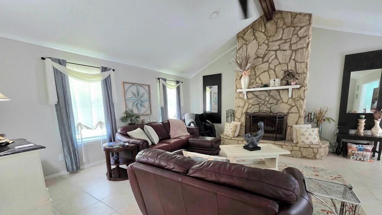 Photo of Livingroom in Daphne