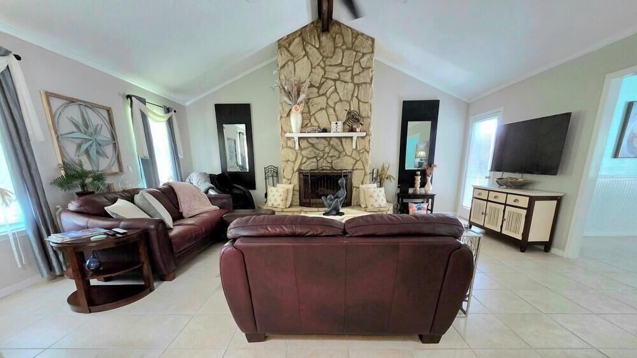 Photo of Livingroom in Daphne