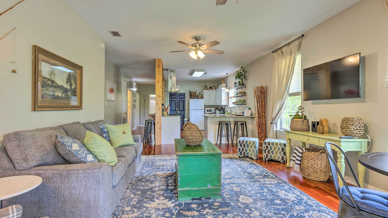 Photo of Livingroom in Bayou La Batre