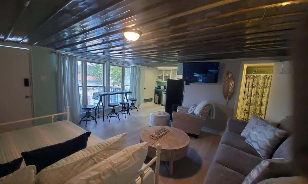 Photo of Livingroom in Muscle Shoals