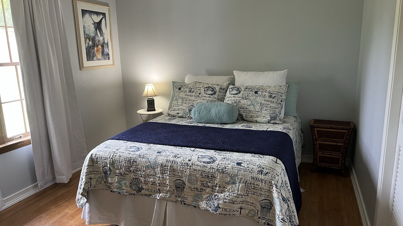 Photo of Bedroom in Sanders Beach
