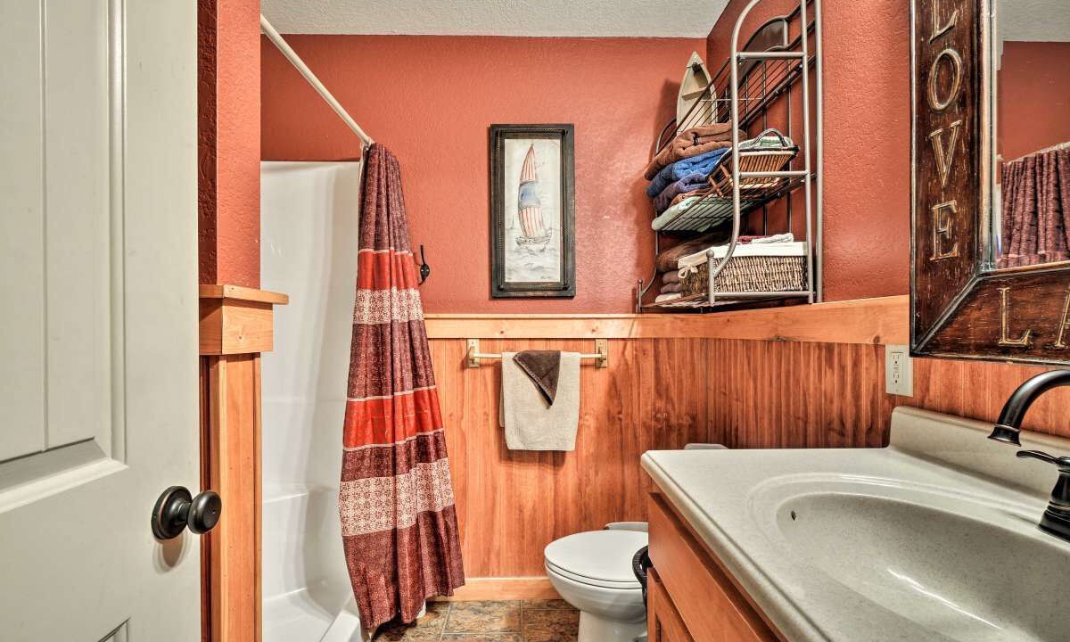 Photo of Bathroom in Groveoak