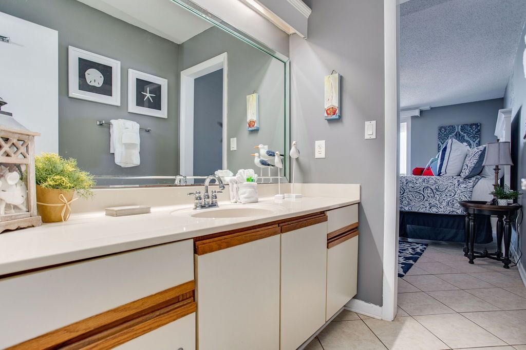 Photo of Bathroom in Orange Beach East