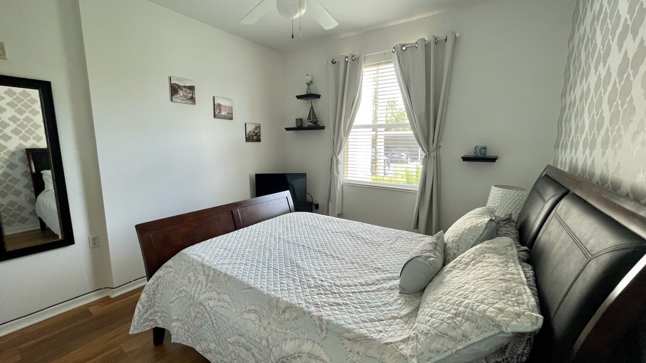 Photo of Bedroom in Stoneybrook
