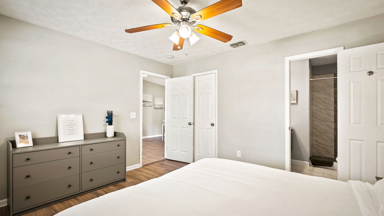 Photo of Bedroom in Dolphin's Cove