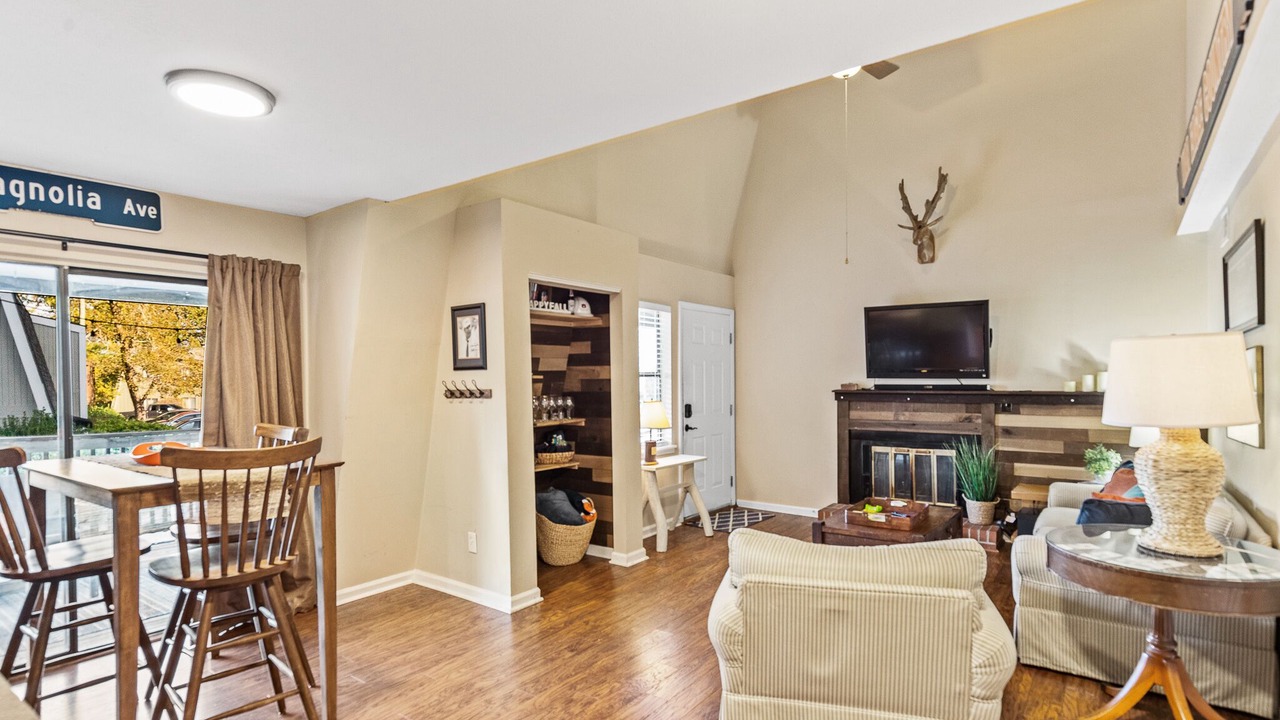 Photo of Livingroom in Auburn