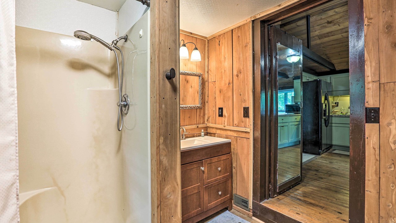 Photo of Bathroom in Talladega
