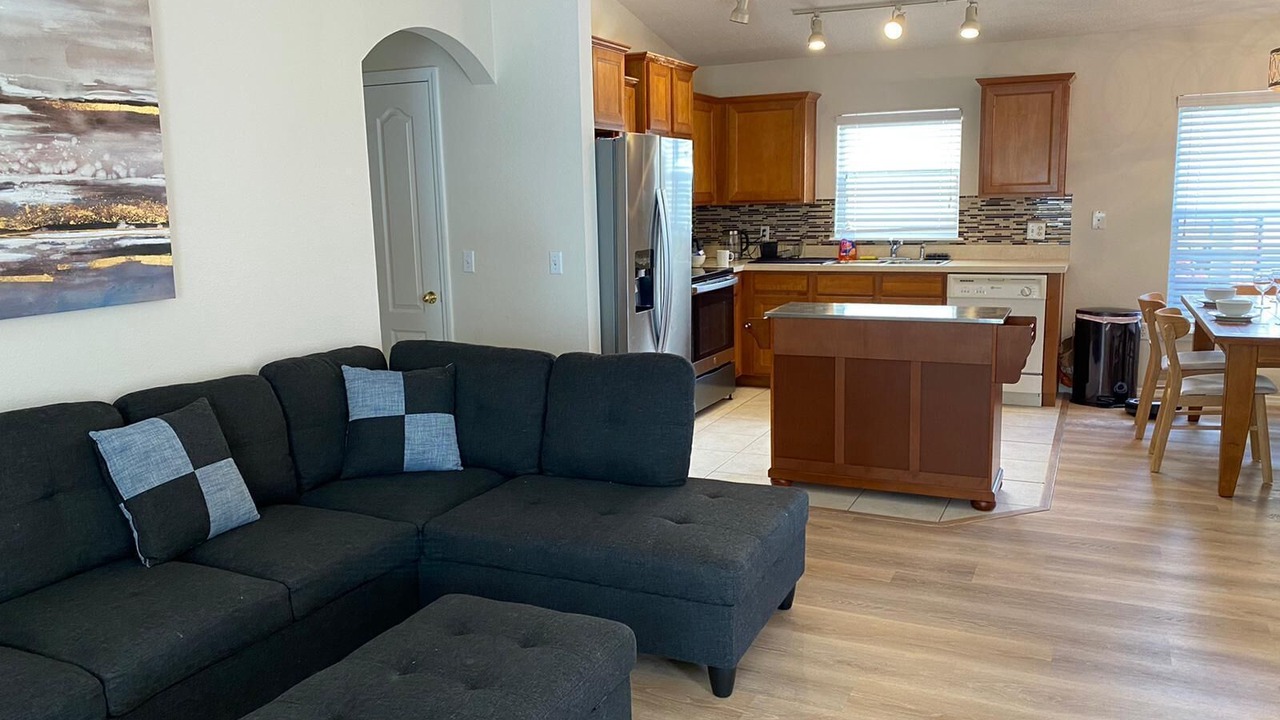 Photo of Livingroom in Sandy Ridge