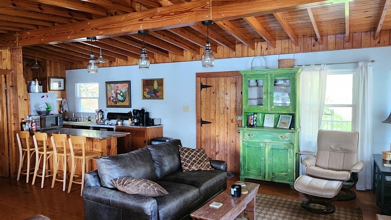 Photo of Bedroom in Guntersville