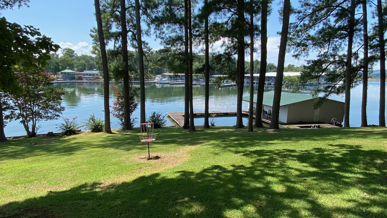 Photo of Bedroom in Guntersville