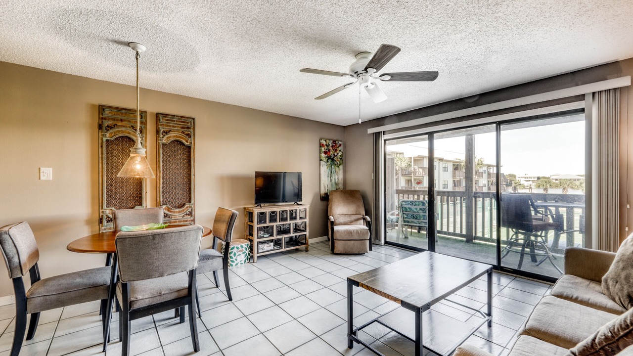 Photo of Livingroom in Orange Beach East