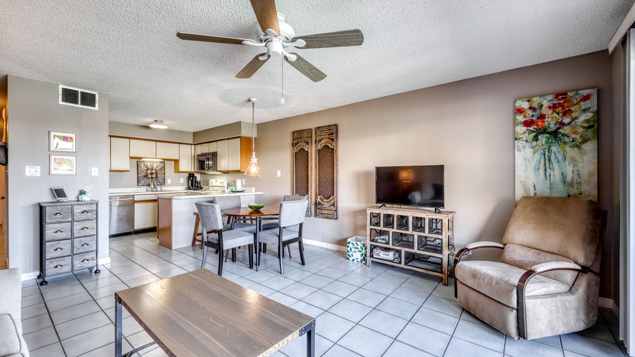 Photo of Livingroom in Orange Beach East