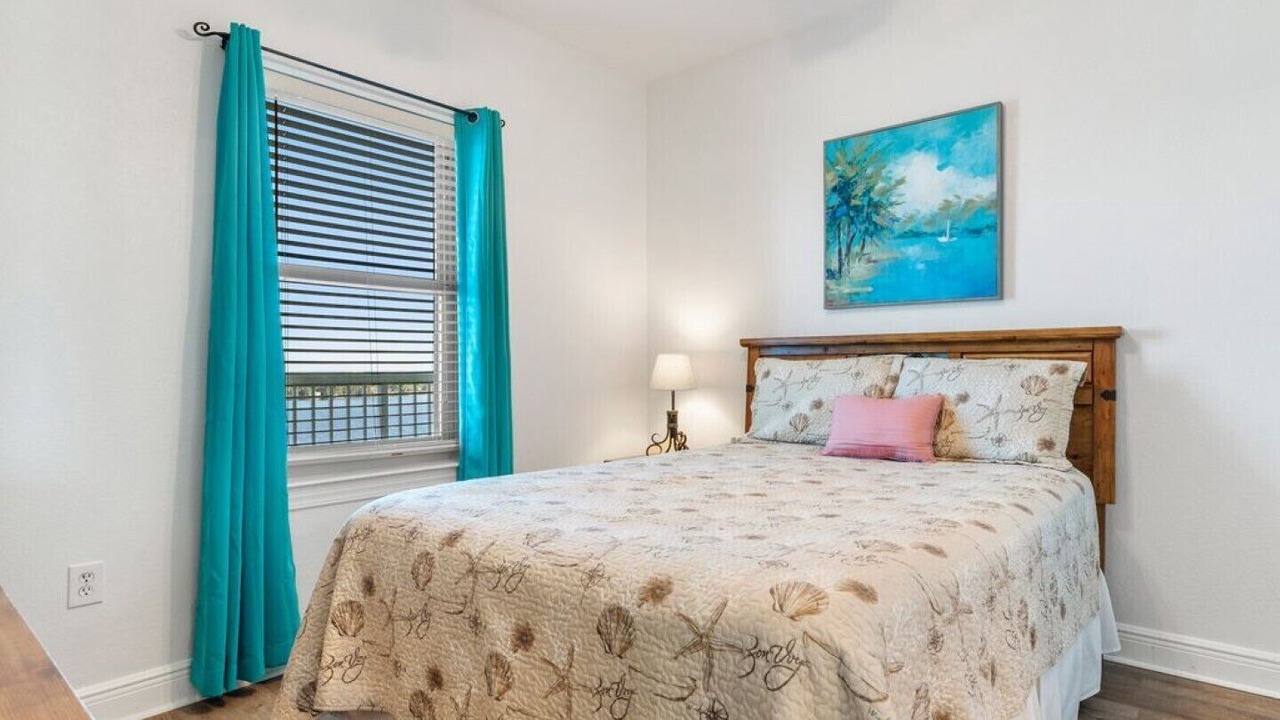 Photo of Bedroom in Gulf Shores