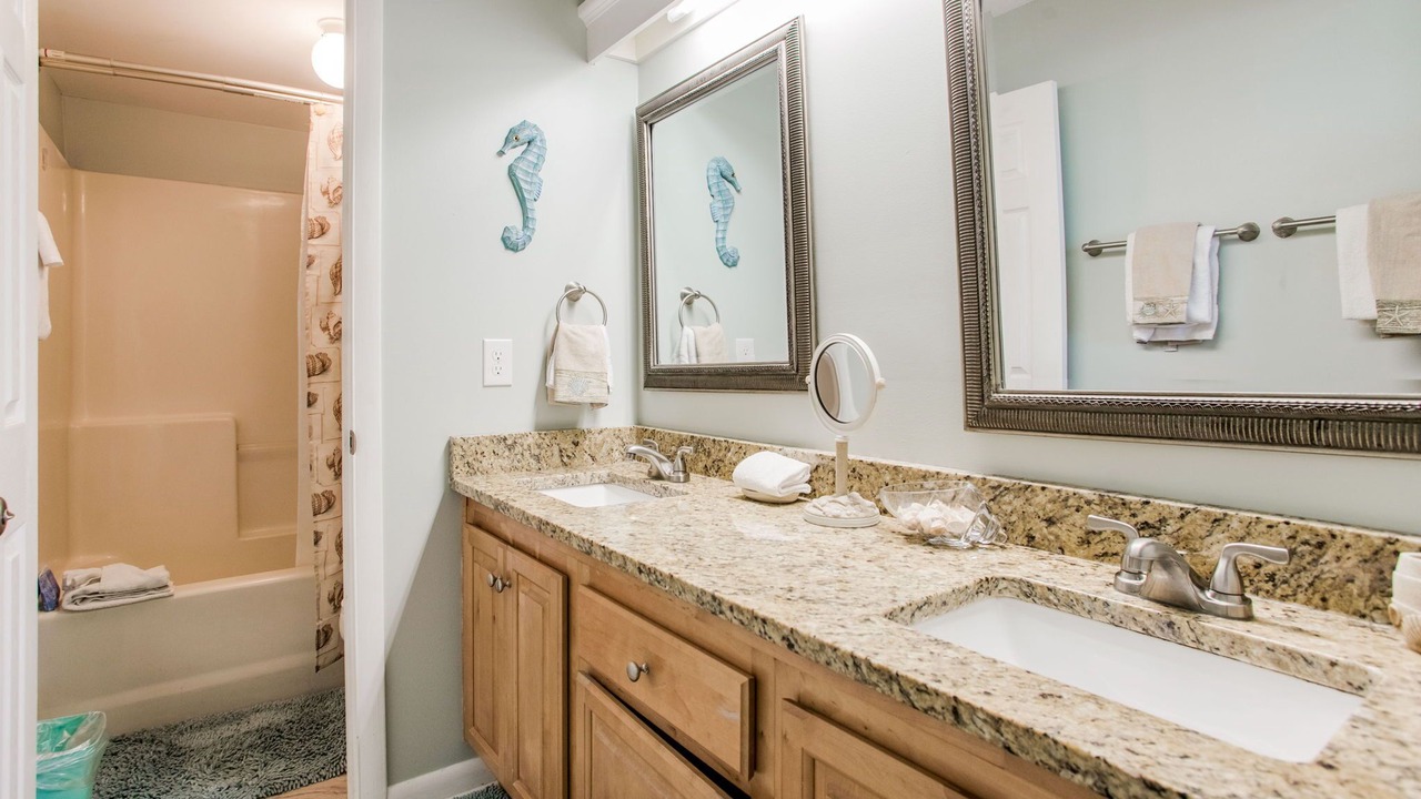 Photo of Bathroom in Orange Beach East
