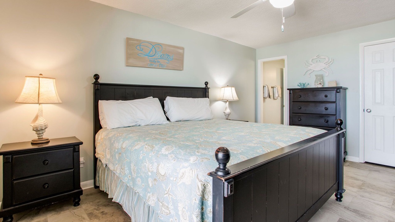 Photo of Bedroom in Orange Beach East