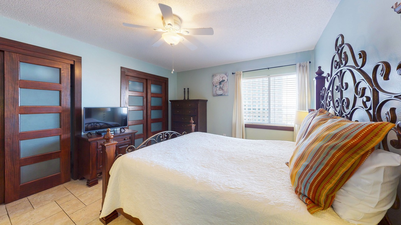 Photo of Bedroom in Gulf Shores