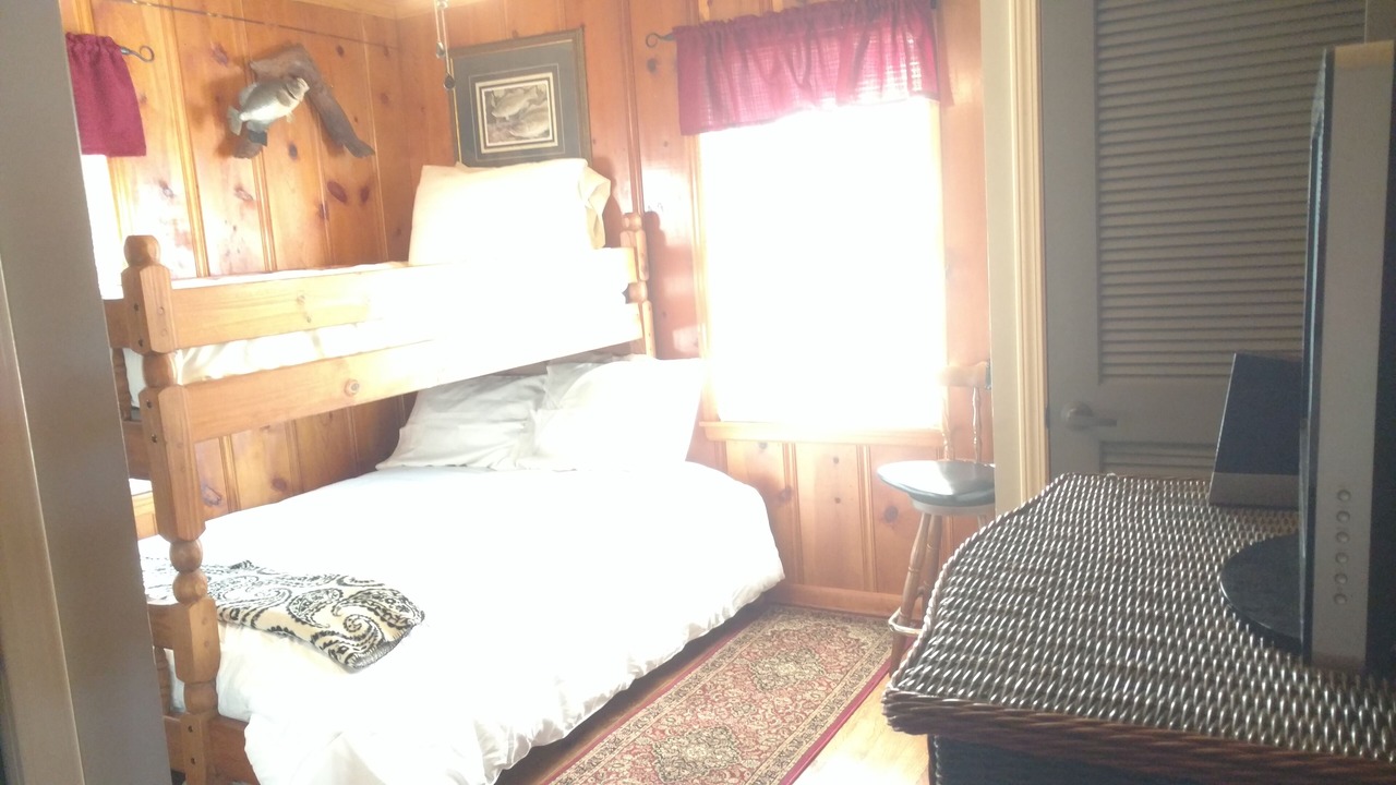 Photo of Bedroom in Guntersville