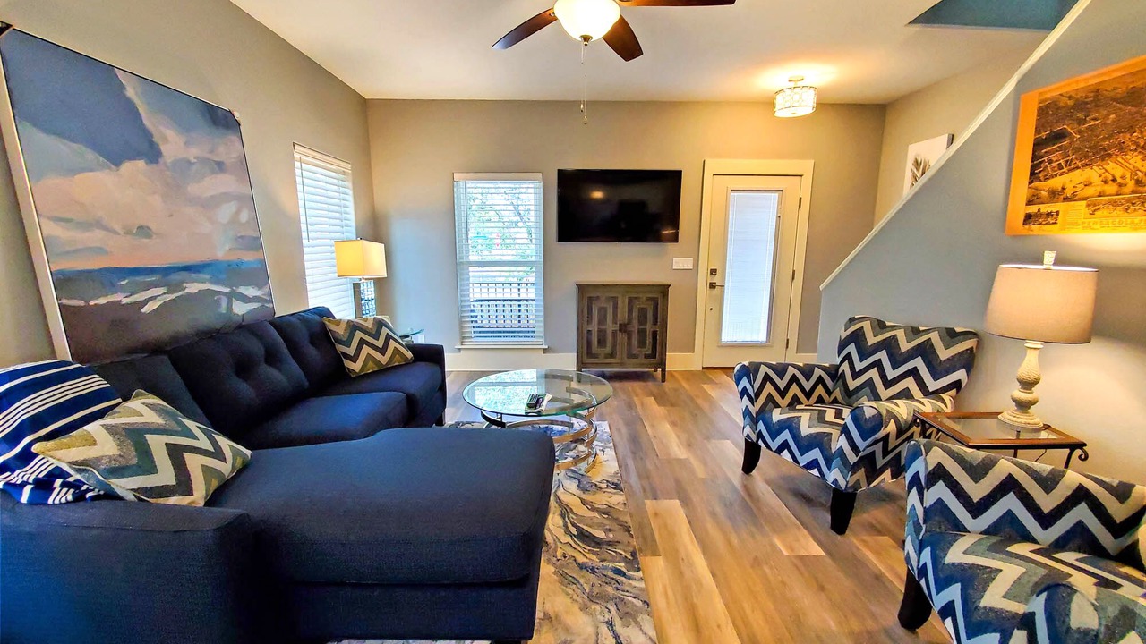 Photo of Livingroom in Downtown