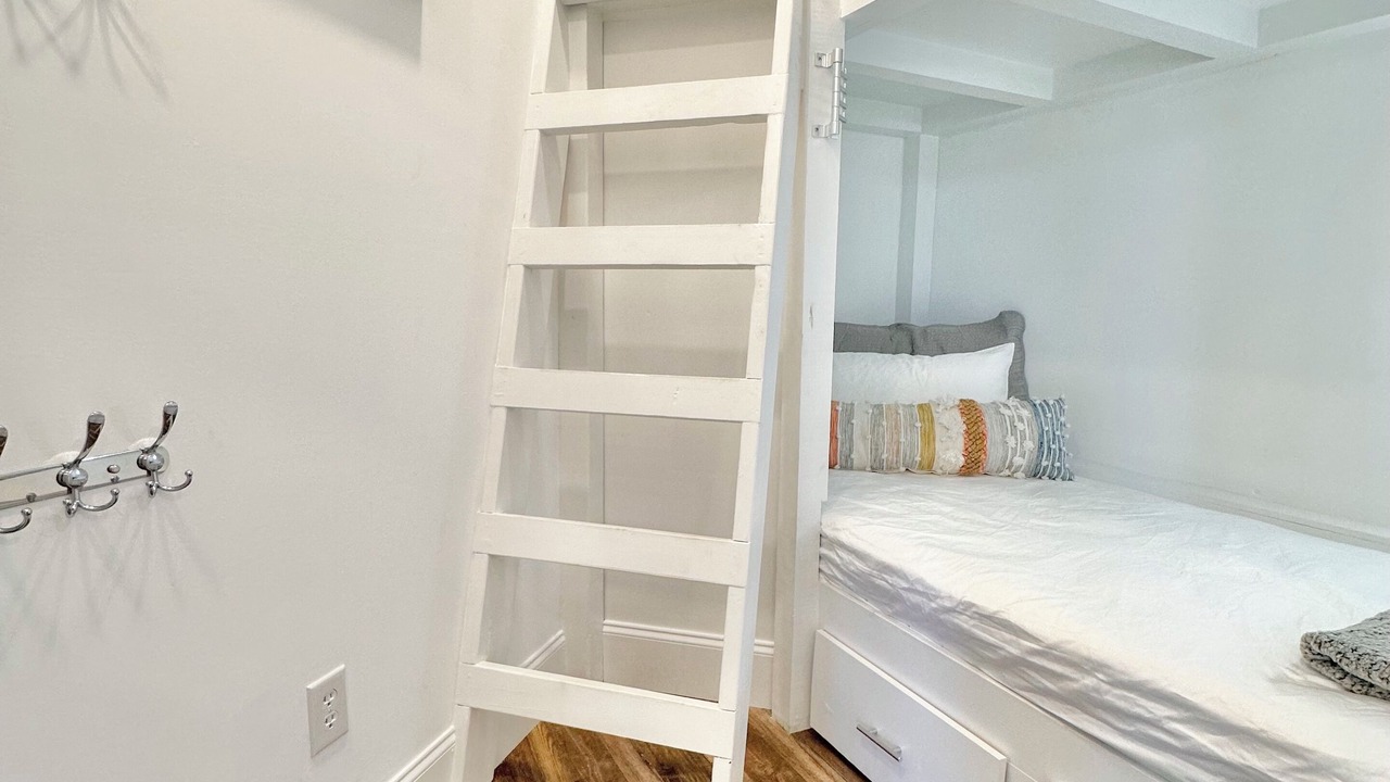 Photo of Bedroom in Cedar Bluff