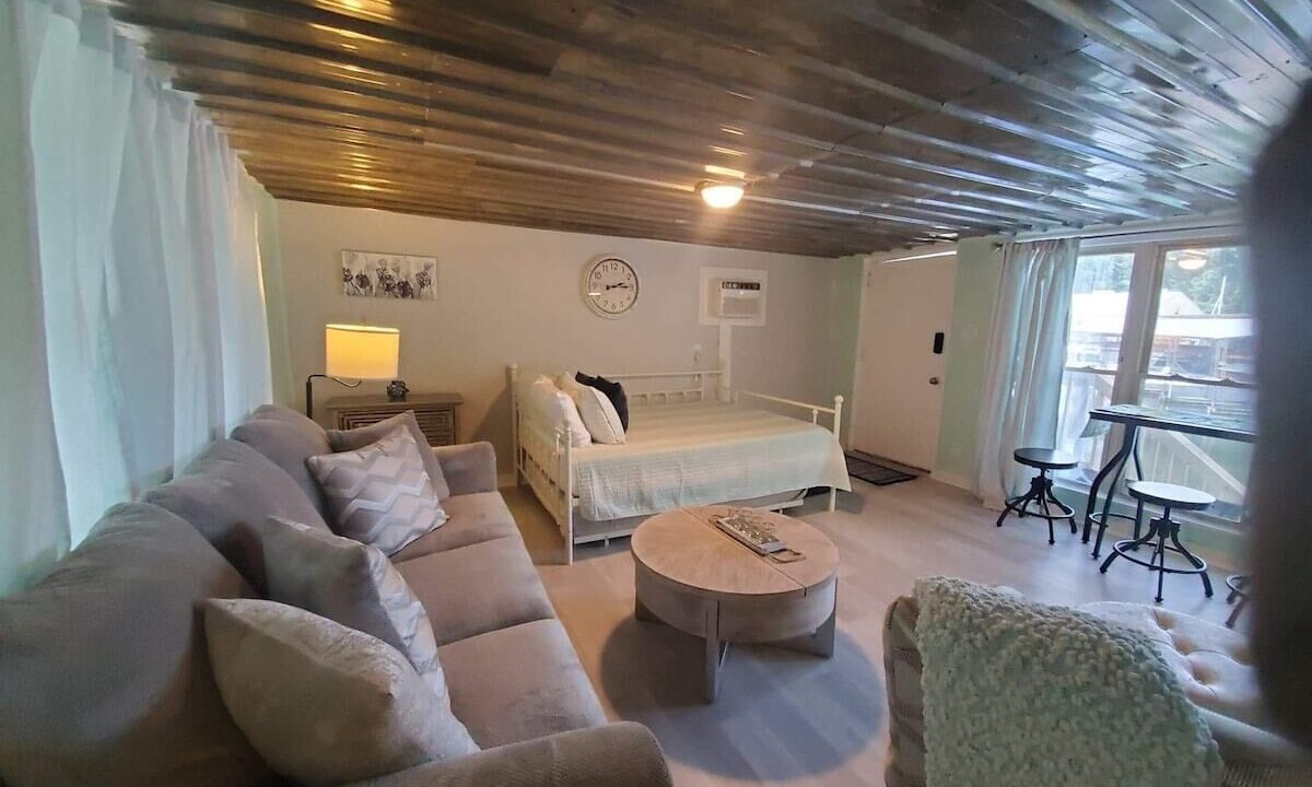 Photo of Livingroom in Muscle Shoals