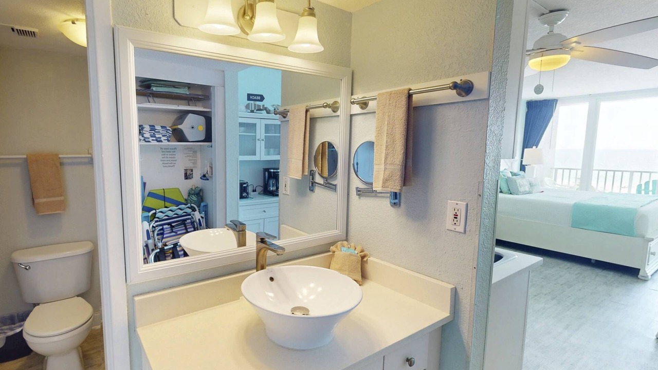Photo of Bathroom in Treasure Island