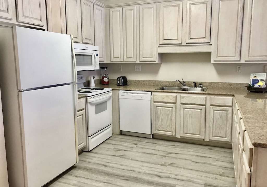 Photo of Kitchen in Orange Beach East