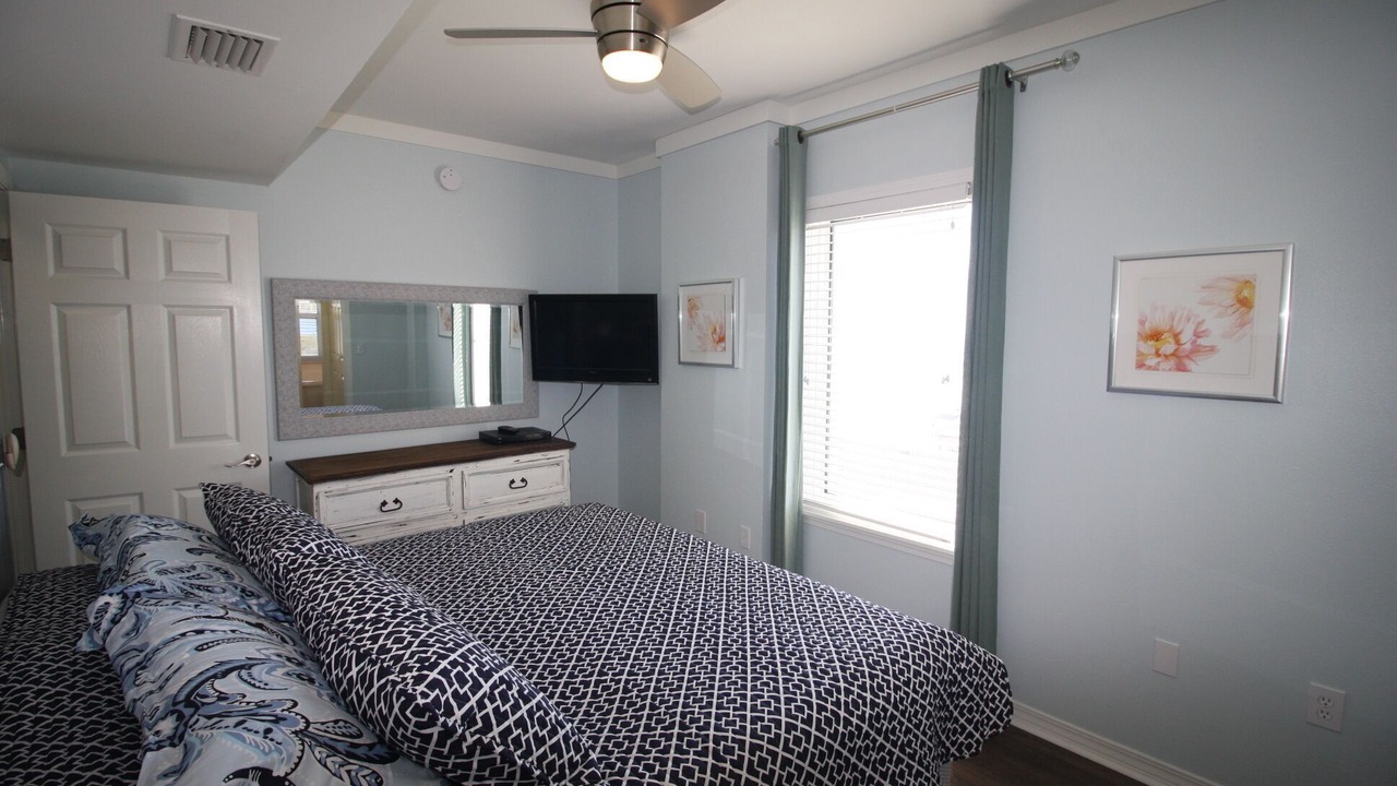 Photo of Bedroom in Gulf Shores