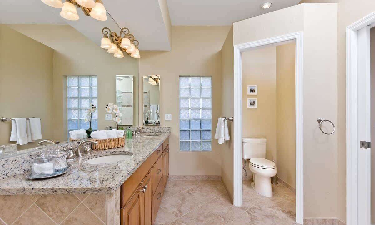 Photo of Bathroom in Caloosahatchee