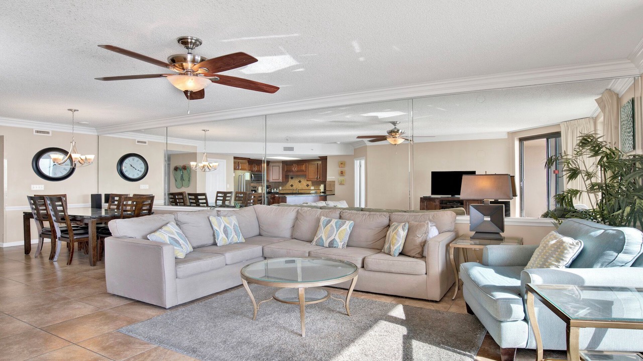 Photo of Livingroom in Orange Beach East