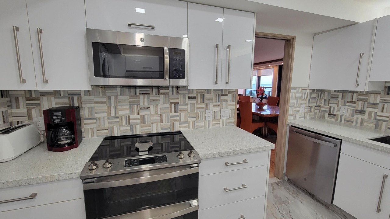 Photo of Kitchen in Mid Beach