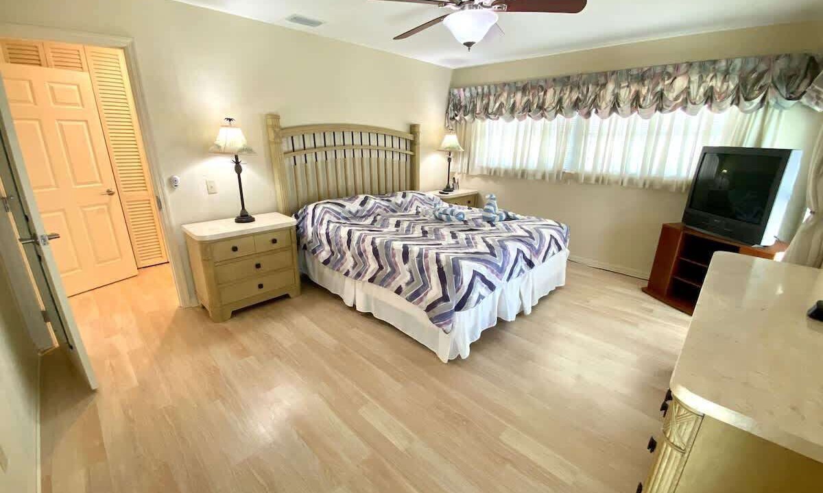 Photo of Bedroom in Mid Island