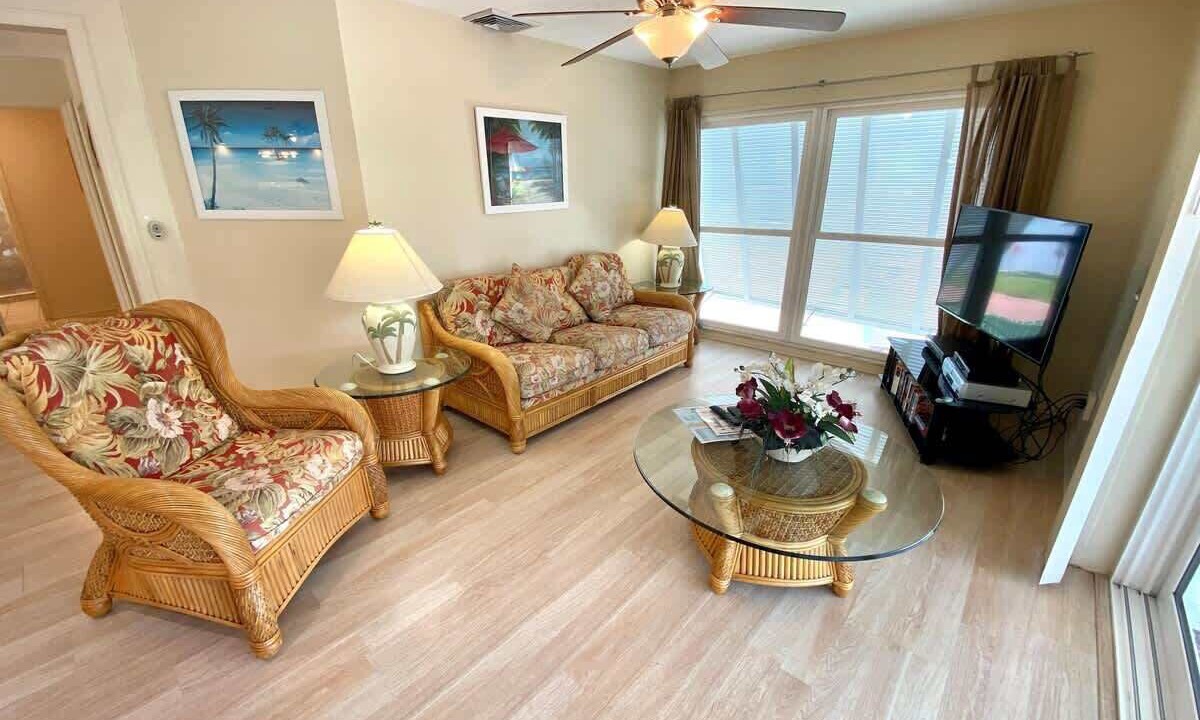 Photo of Livingroom in Mid Island