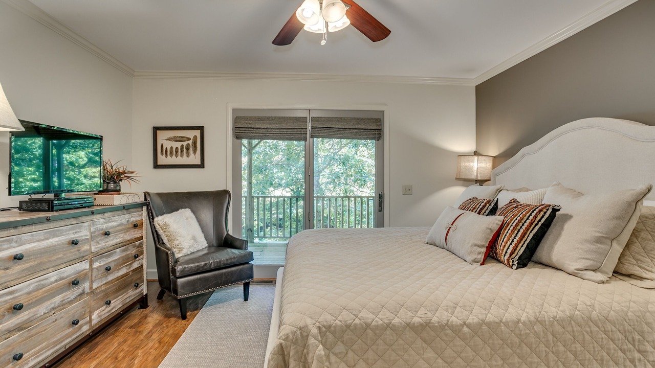 Photo of Bedroom in Northport